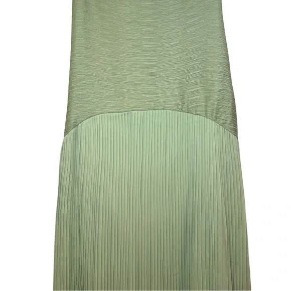 Elegant Green Strapless Dress - Picture 5 of 9